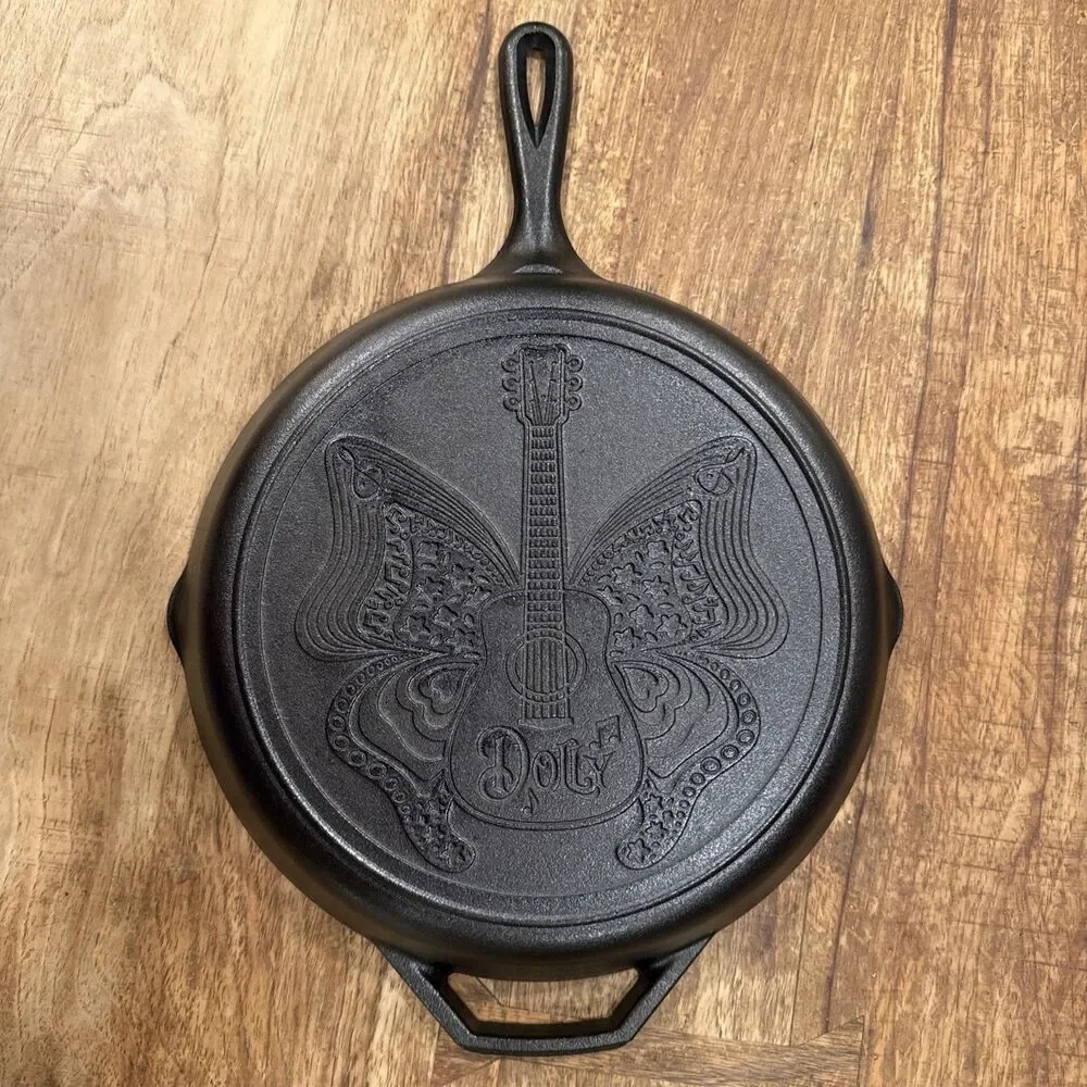 🦋 LODGE~DOLLY PARTON~CAST IRON SKILLET PAN 10.25